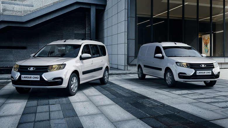 АвтоВАЗ увеличил скидки на Lada с запасом хода до 1000 км. Битопливные Lada Largus CNG получили увеличенную господдержку